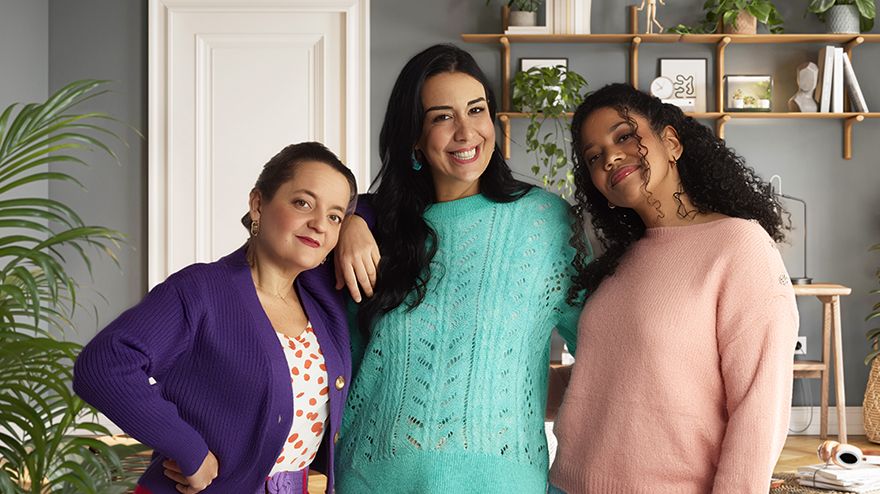 3 personnes de la famille déon